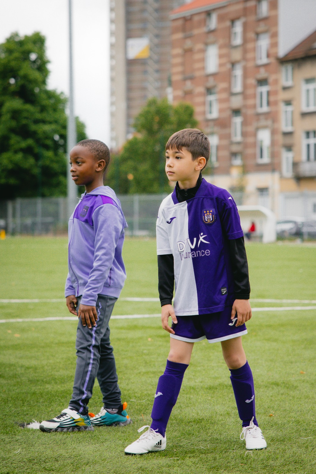 Jeunes participant aux activités football de la FEFA